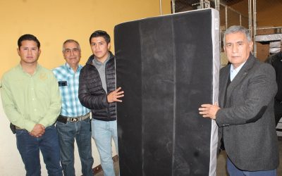 Rector de la UAAAN hace entrega de colchonetas para los internados